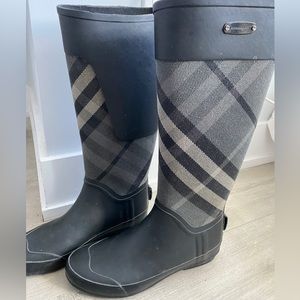 Burberry signature check rain boots size 38